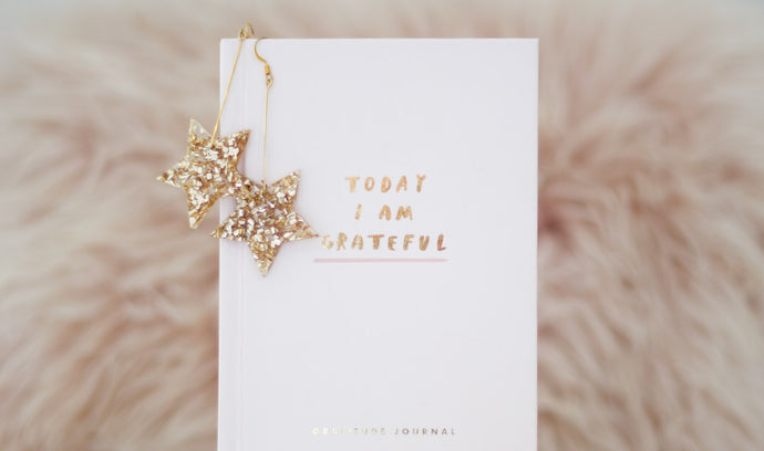 Snowflake short drop earrings